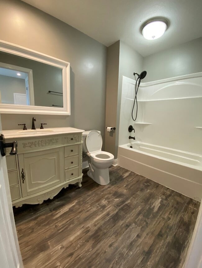 Building Photo - 30 Easy St