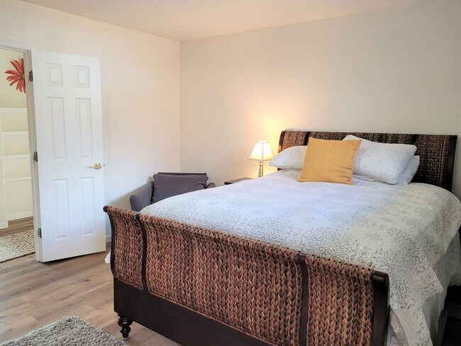 Foto del edificio - Charming Home, Bend`s West-side, Detached Garage and Bonus Space. Great Location.  Flexible Lease...