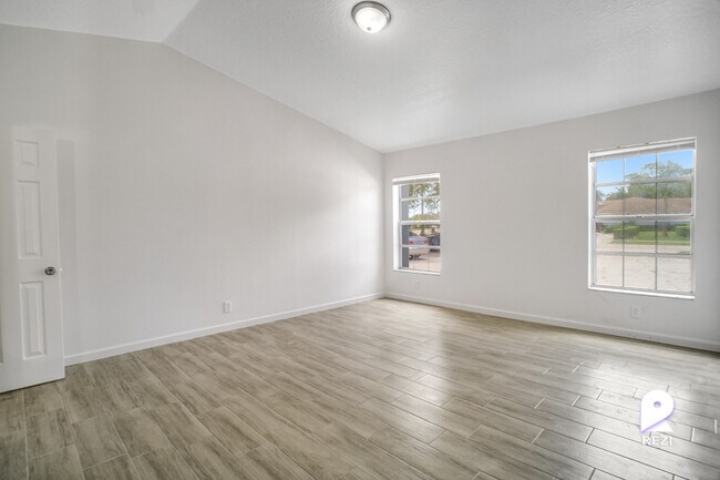 Building Photo - 13980 Folkestone Cir