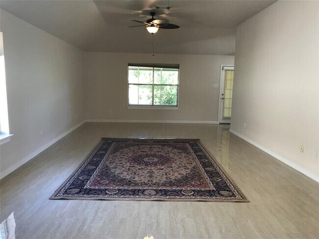 Foto del edificio - 707 Redwood Bend Ln