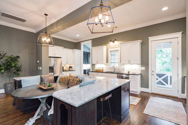 Building Photo - 1415 Shelby Ave