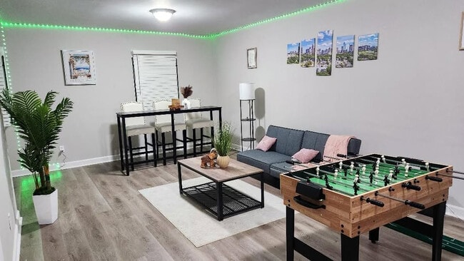 Building Photo - Room in House on Bilmark Ave