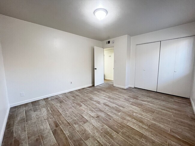 Building Photo - 2704 N Halfmoon / 2711 Hollyhock