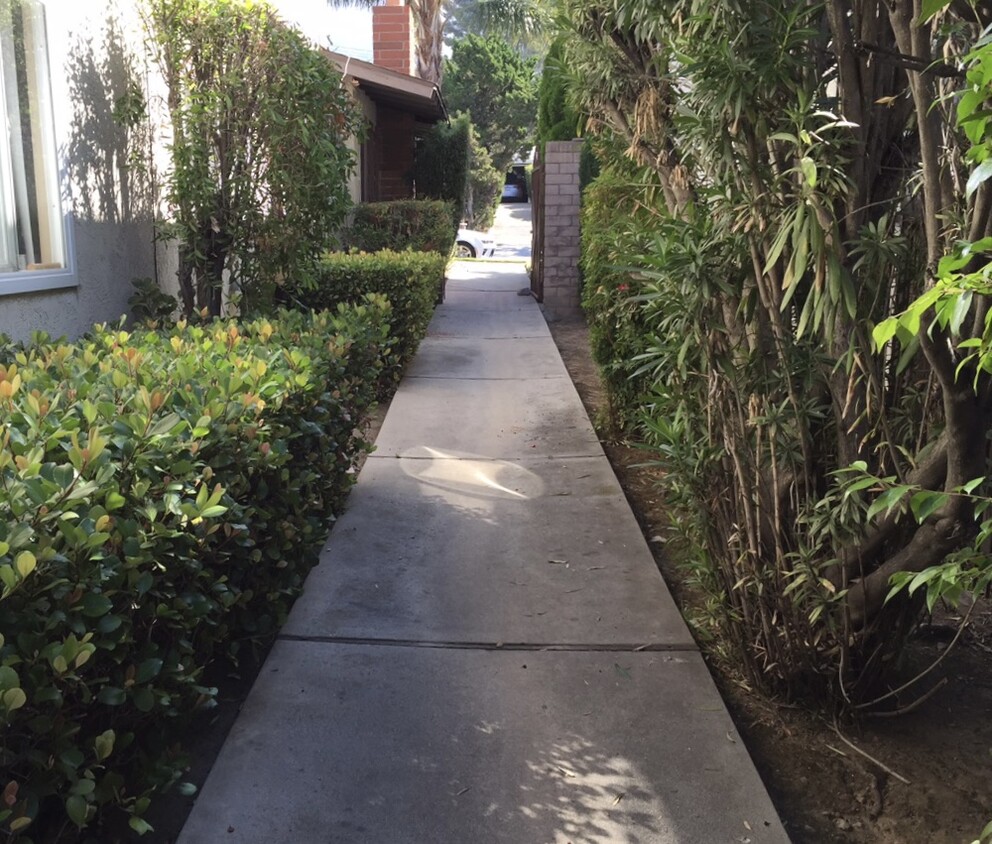 Garden Setting - 3222 Fairesta St