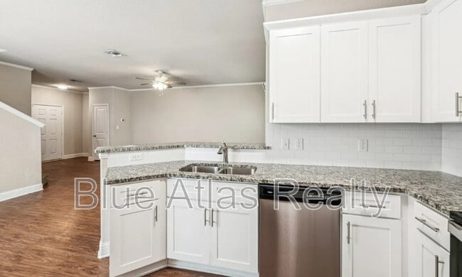 Building Photo - 268 Castleridge Dr