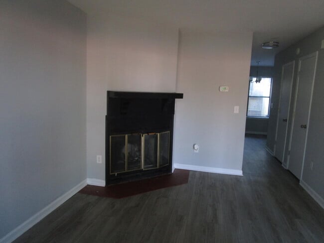 Building Photo - 1960 Gion St