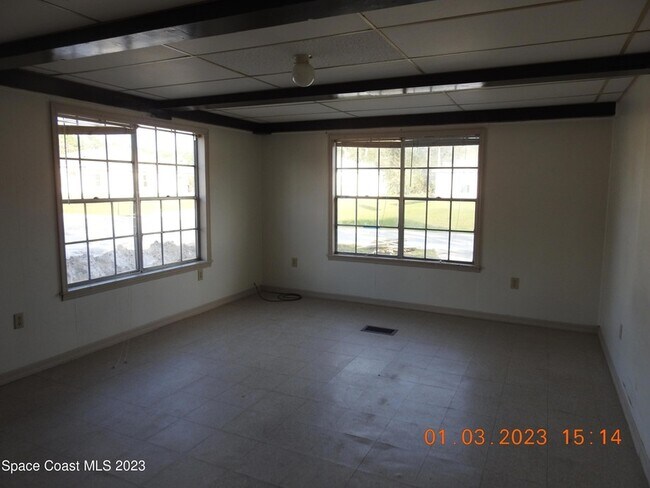 Foto del edificio - 484 Bridgeport Ave NW