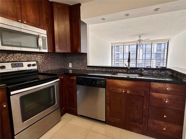 Foto del edificio - 20500 W Country Club Dr