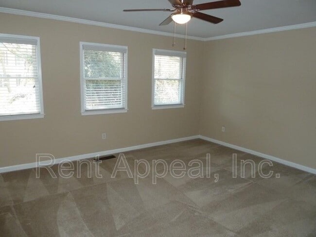 Building Photo - 216 Peachtree Hollow Ct NE