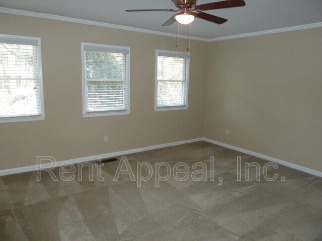 Foto del edificio - 216 Peachtree Hollow Ct NE