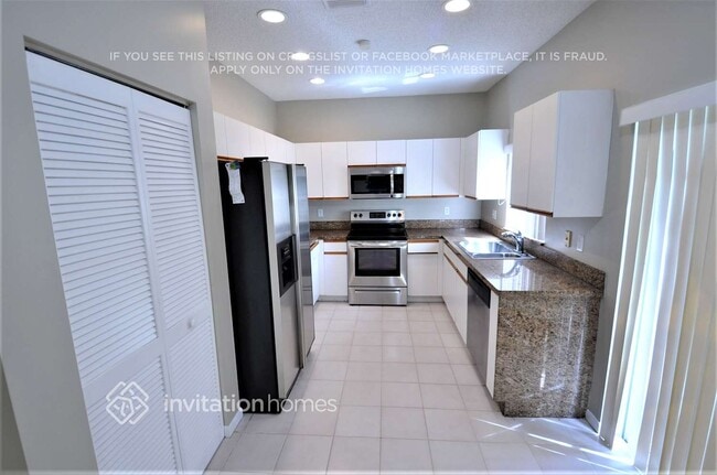 Building Photo - 10444 Sunstream Ln