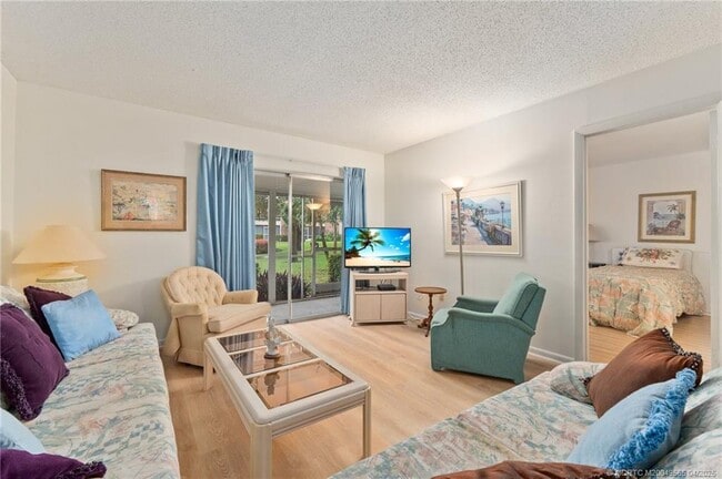 Building Photo - 1931 SW Palm City Rd