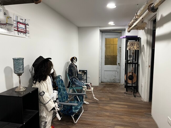 Building Photo - 5614 N Wayne Ave