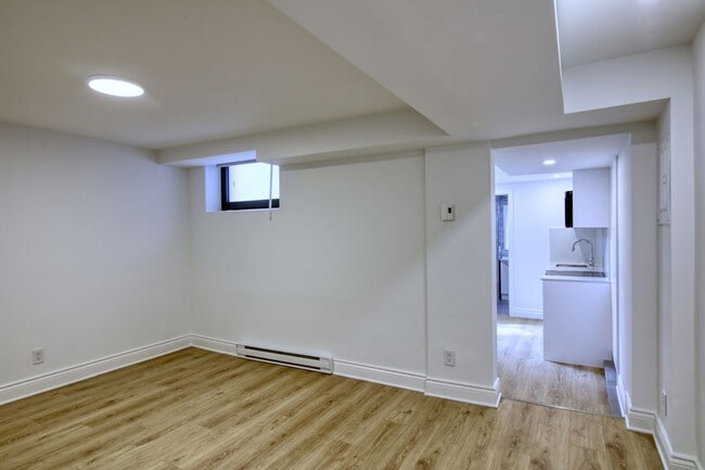 Photo du bâtiment - 2050 Av. Claremont