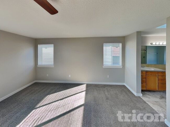 Building Photo - 2525 W 10th St