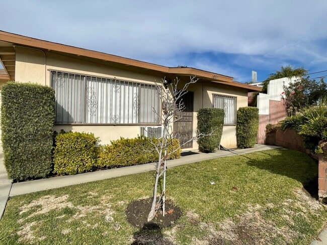 Building Photo - 1537 Potrero Grande Dr