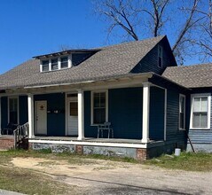 Building Photo - 1527 Henley St