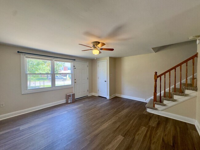 Building Photo - Charming 3 Bedroom/1 Bathroom Townhome in Dundalk, MD!