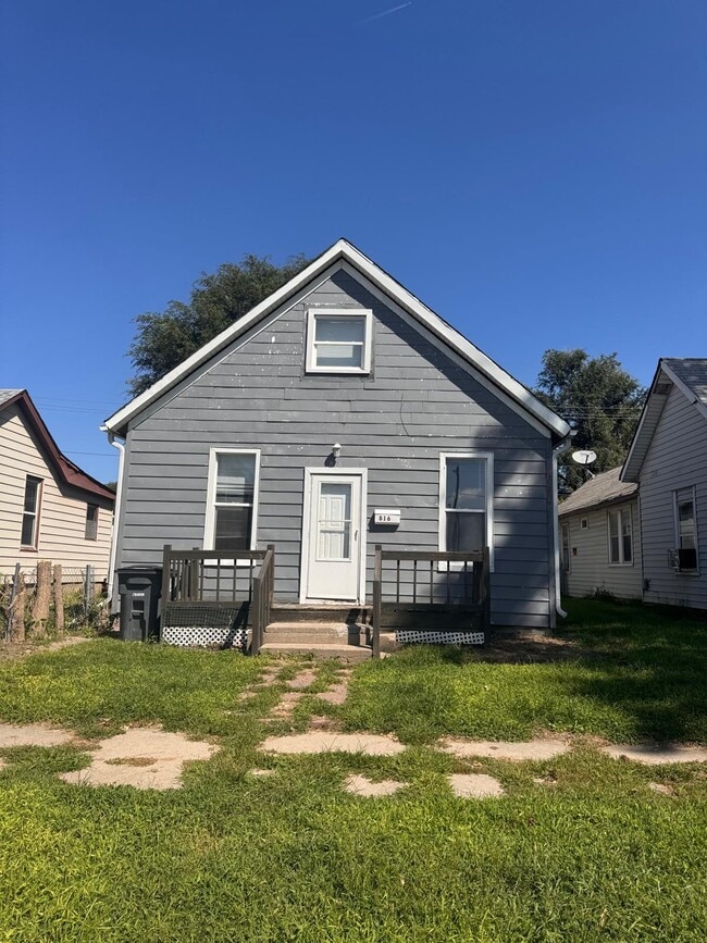Building Photo - 816 Ave A