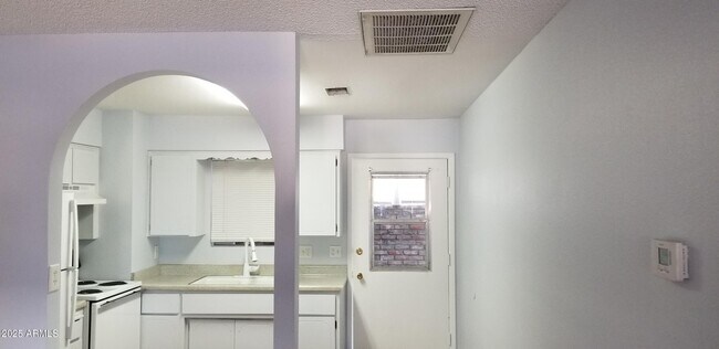 Foto del edificio - 903 E 4th Pl