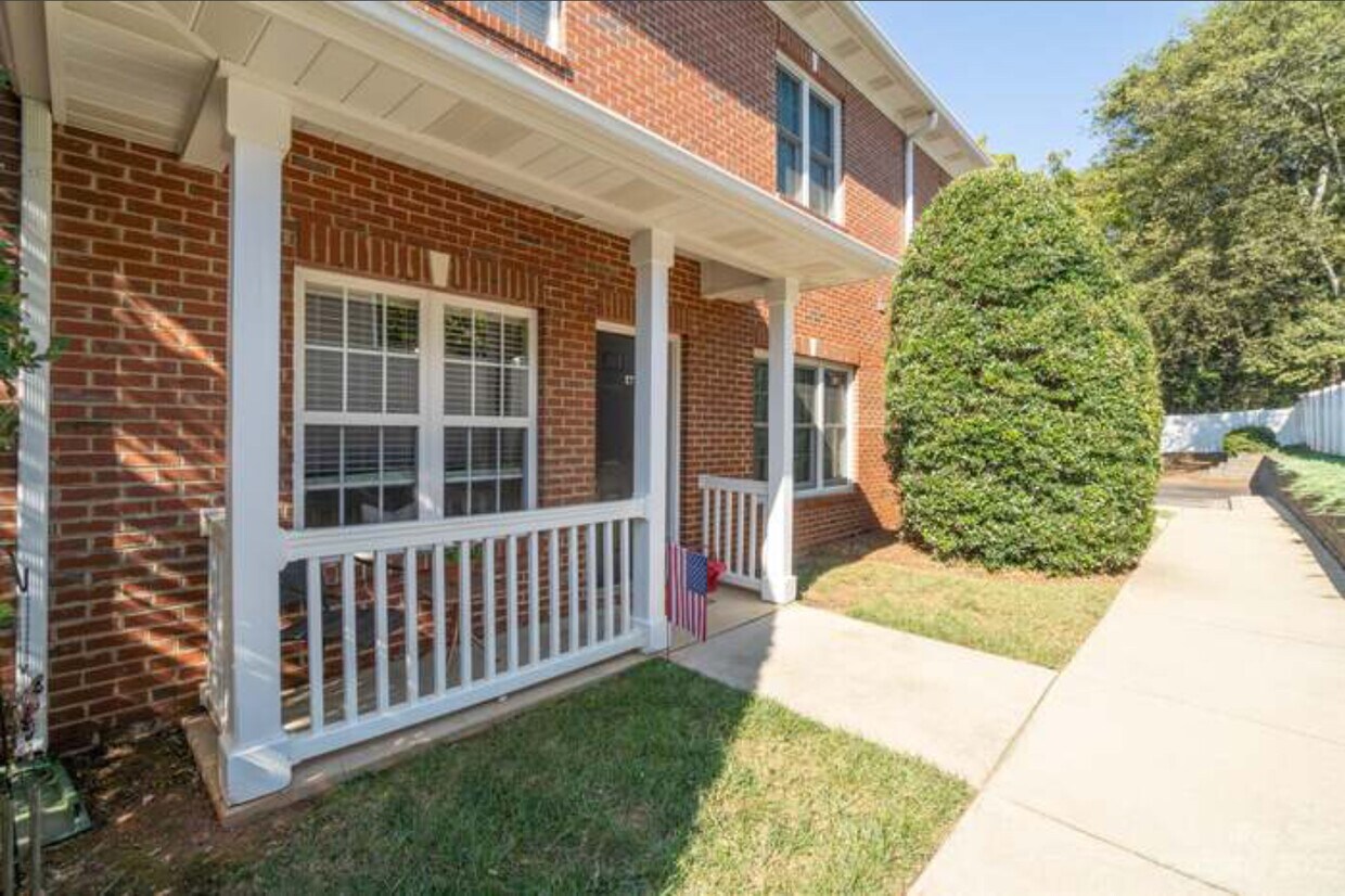 917 Shearer St Unit D10, Davidson, NC 28036 Condo for Rent in