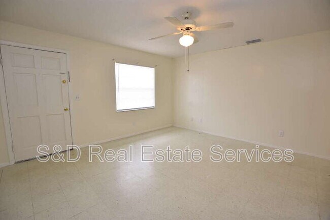 Foto del edificio - 619 Robin Rd