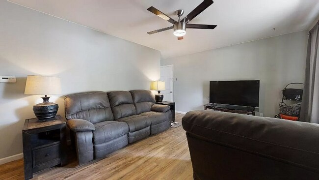 Building Photo - 2103 Country Squire Dr