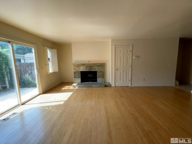 Foto del edificio - 1365 Kittyhawk Ave