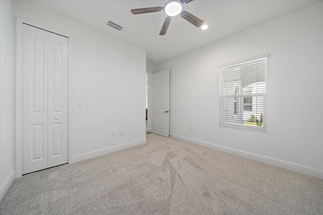 Foto del edificio - 2325 Blue Mahoe Ln