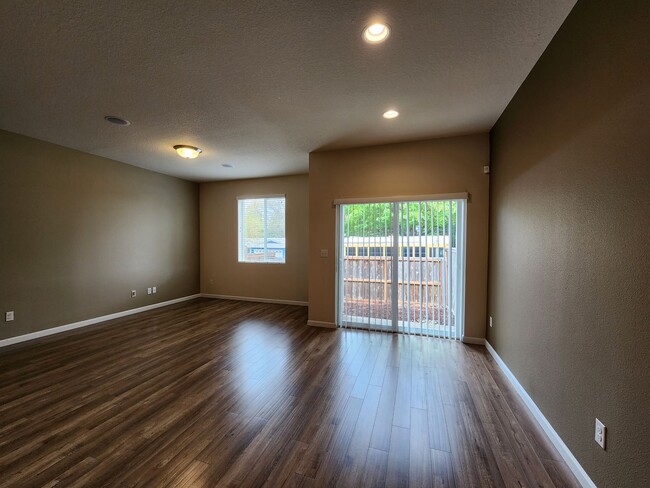 Building Photo - Pet Friendly Condo w/ A/C in Newly Develop...