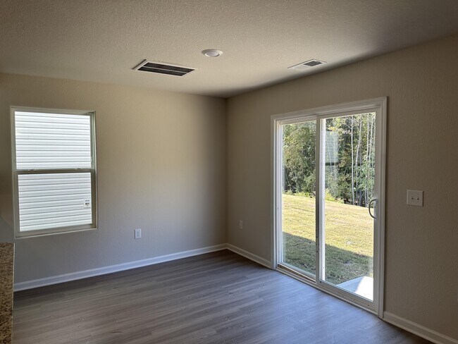 Foto del edificio - 5255 Wolfridge Ave
