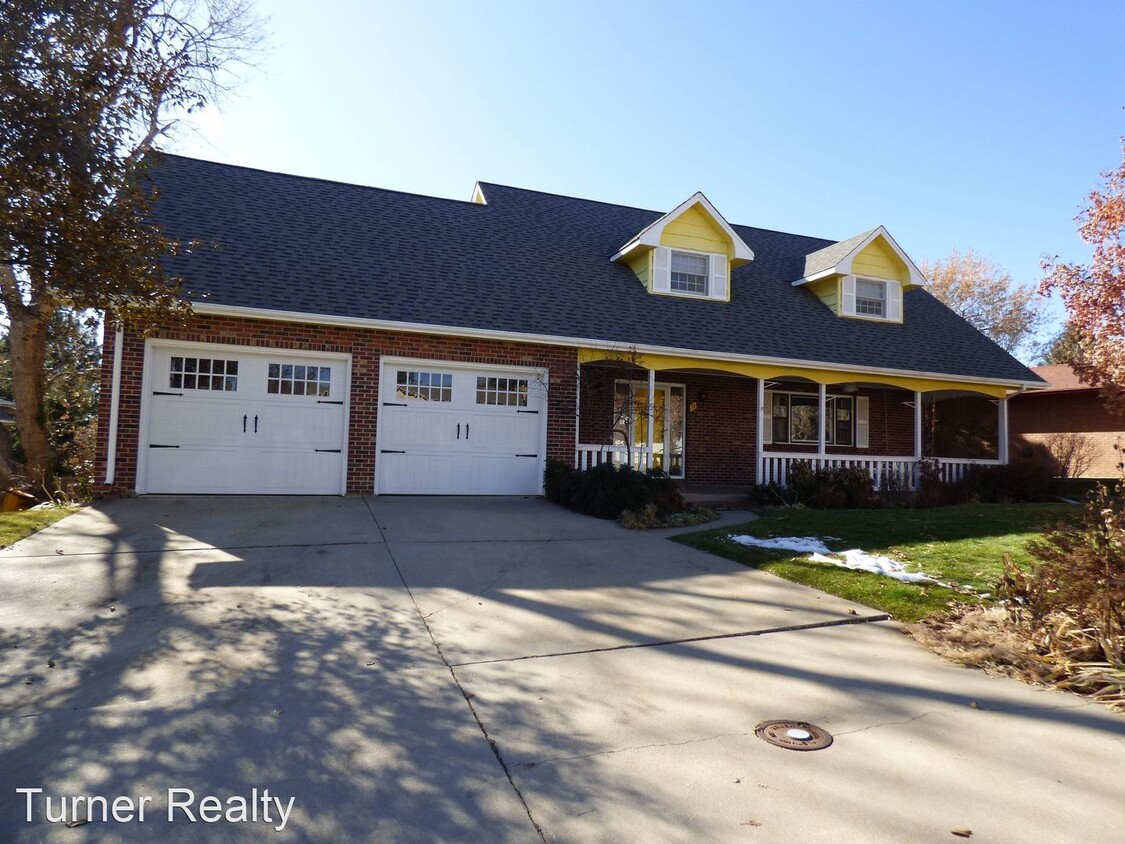 5 br, 3.5 bath House 19 Cornell Drive House for Rent in Longmont