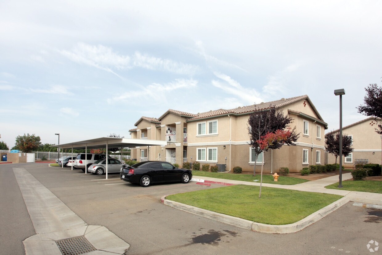 Foto del edificio - Los Arboles Apartments
