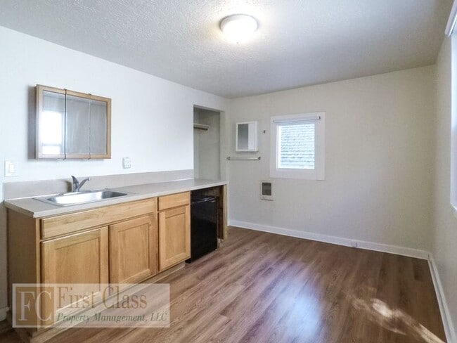 Photo - 2708 NE Sandy Blvd House