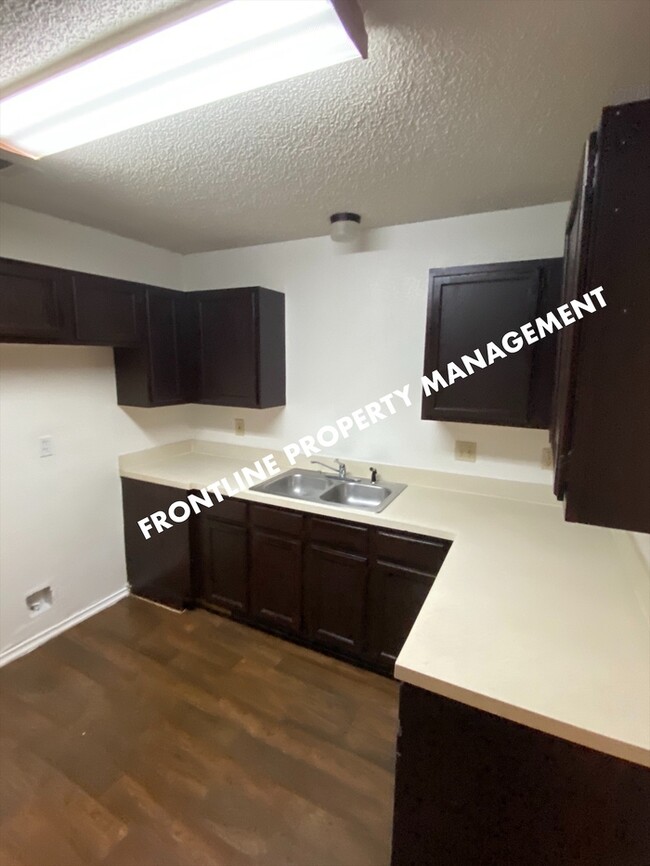 Building Photo - 3/2/2 North Richland Hills - Duplex