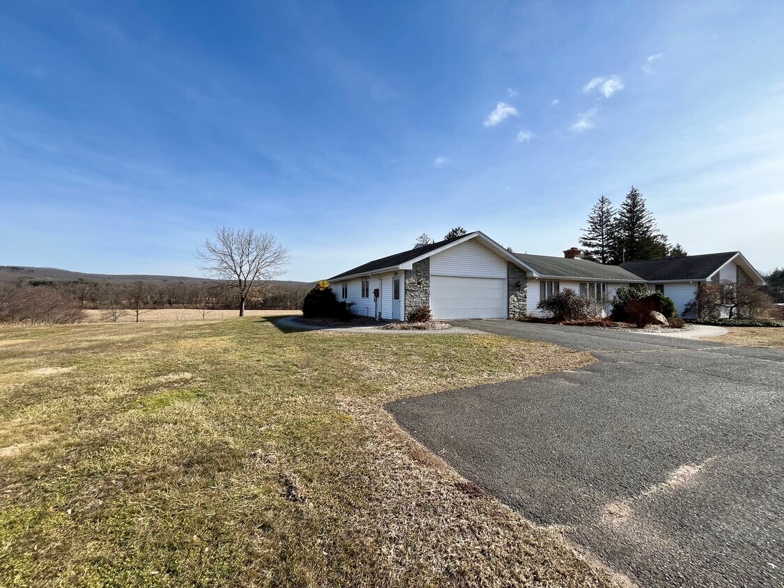 Primary Photo - 77 Hoffman Rd