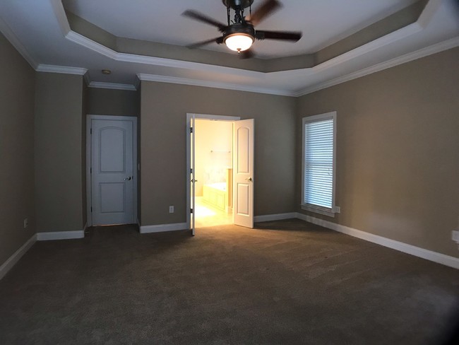 Building Photo - 1047 Longstreet Pl
