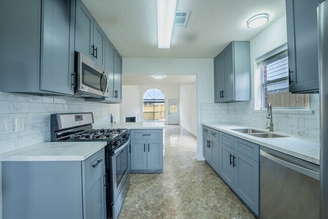 Building Photo - 8826 Fondren Village Dr