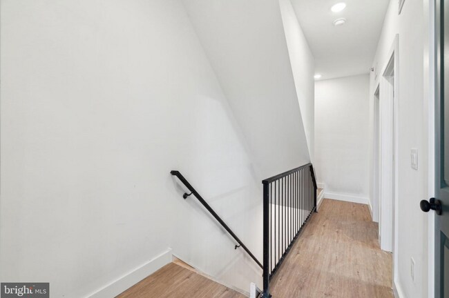 Foto del edificio - 4163 Mantua Ave