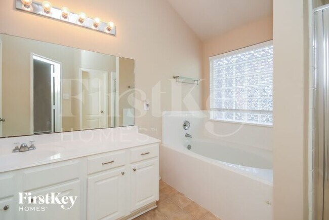 Foto del edificio - 29919 Hanover Hollow Ln