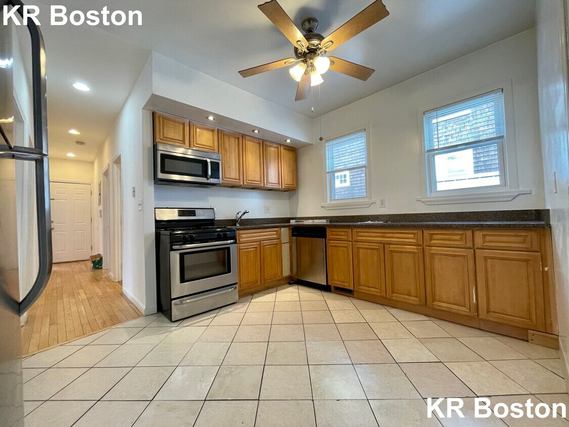 Primary Photo - 77 Bellevue St