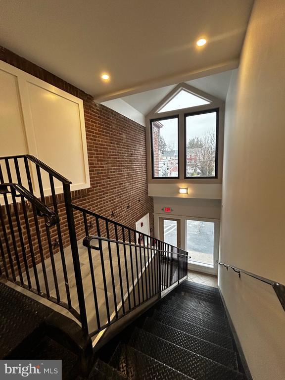 Building Photo - 45 E High St