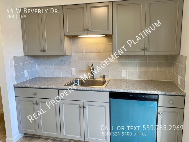 Building Photo - 44 W. Beverly, Clovis, CA $1,495 Barstow/M...