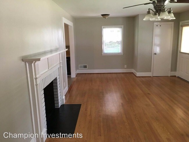 Building Photo - 3 br, 1 bath House - 110 S. Pink Street