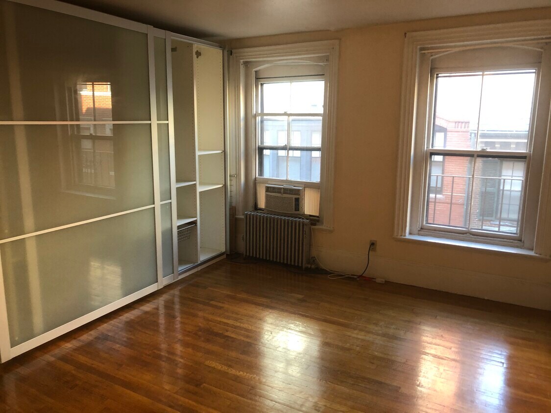 Primary Photo - 80 Myrtle St