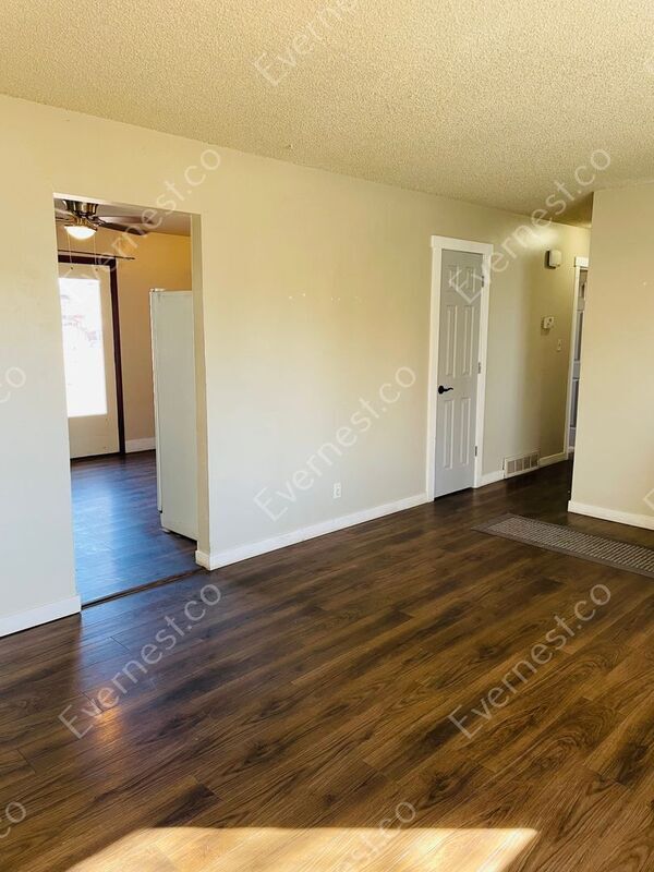 Building Photo - 816 Tyler St