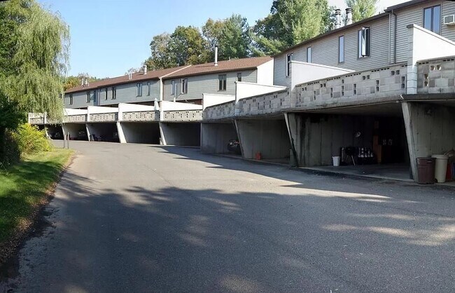 Parking - 9 Winston Ct