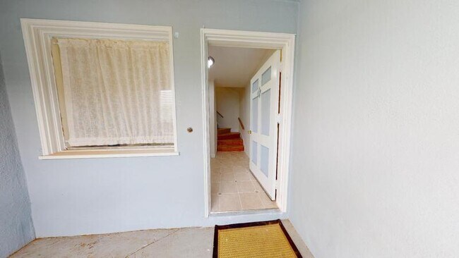 Building Photo - 242 Wyandotte Ave