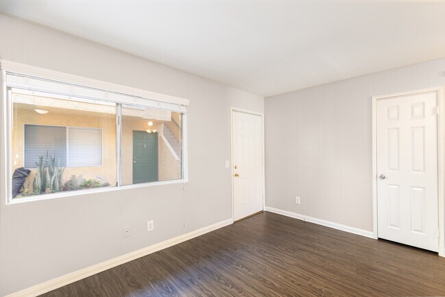 Building Photo - 1611 S Bundy Dr