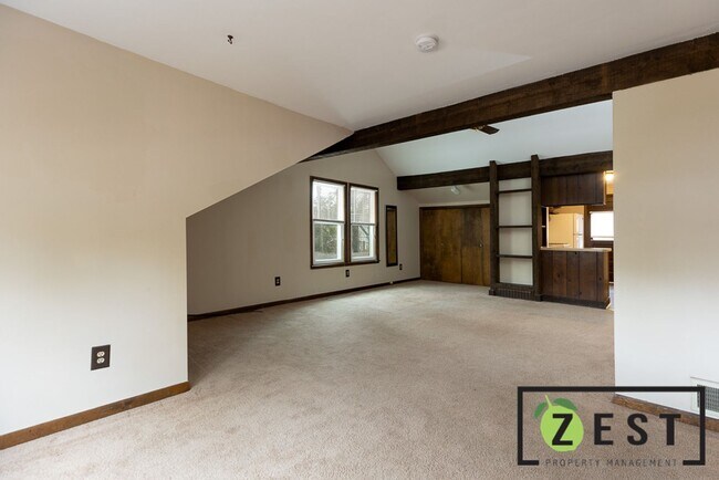 Building Photo - 214 Woodsboro